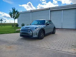 Grau Gebraucht 2022 Mini Cooper SE Essential Kleinwagen | 17.380 € (Guter Preis)