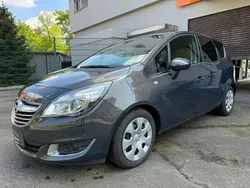 Grau Gebraucht 2017 Opel Meriva Innovation Van / Kleinbus | 6.990 € (Fairer Preis)
