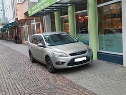 Gold Gebraucht 2009 Ford Focus Titanium Limousine | 4.300 €