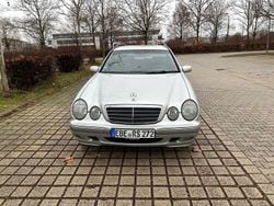 Silber Gebraucht 2000 Mercedes E270 Elegance Limousine | 4.999 € (Teuer)
