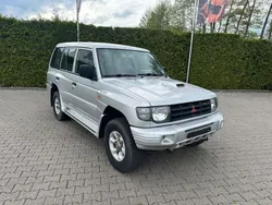 Grau Gebraucht 2002 Mitsubishi Pajero SUV | 5.350 € (Fairer Preis)