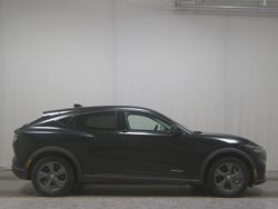 Schwarz Gebraucht 2022 Ford Mustang Mach-E Standard Range SUV | 23.480 € (Teuer)