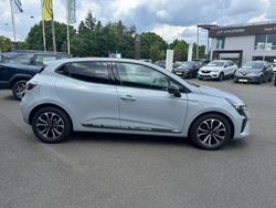 Grau Gebraucht 2024 Renault Clio V Techno Limousine | 19.290 € (Etwas zu teuer)