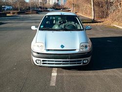 Silber Gebraucht 2001 Renault Clio II Kleinwagen | 1.999 € (Fairer Preis)