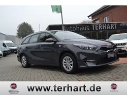 Grau Gebraucht 2023 Kia Ceed Sportswagon Silver Kombi | 19.990 € (Fairer Preis)
