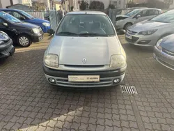 Silber Gebraucht 2000 Renault Clio II Basis Kleinwagen | 1.799 € (Fairer Preis)