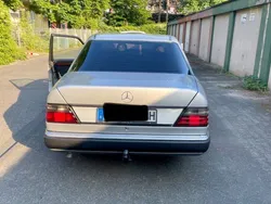 Grau Gebraucht 1992 Mercedes E250 Limousine | 13.500 €