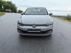 Grau Gebraucht 2021 VW Golf VIII Life Limousine | 18.950 € (Etwas zu teuer)