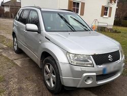Weiß Gebraucht 2009 Suzuki Grand Vitara SUV | 3.400 € (Teuer)