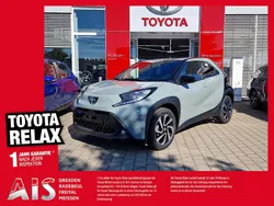 Urban khaki / night sky black Neu 2025 Toyota Aygo Kleinwagen | 16.490 €