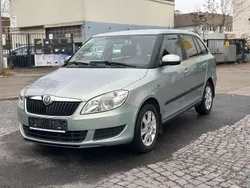 Arcticgr}n metallic Gebraucht 2011 Skoda Fabia Ambiente Kombi | 5.700 € (Fairer Preis)