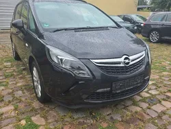 Weiß Gebraucht 2014 Opel Zafira Tourer Style Van / Kleinbus | 8.700 € (Guter Preis)