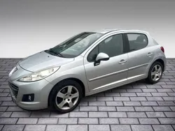 Grau Gebraucht 2010 Peugeot 207 Premium Limousine | 2.490 € (Fairer Preis)
