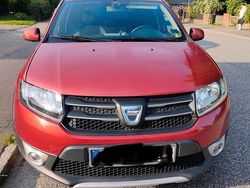 Rot Gebraucht 2013 Dacia Sandero SUV | 6.500 €