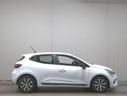 Weiss Gebraucht 2023 Renault Clio V Equilibre Limousine | 11.480 € (Superpreis)