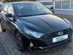 Schwarz Gebraucht 2021 Hyundai i20 Kleinwagen | 13.990 € (Fairer Preis)