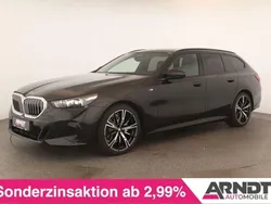 Saphirschwarz Gebraucht 2024 BMW 520 Comfort Edition Kombi | 53.784 € (Guter Preis)