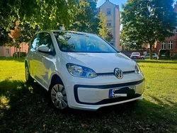 Weiß Gebraucht 2017 VW up! Kleinwagen | 5.850 € (Guter Preis)