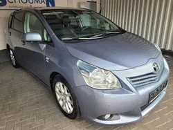 Blau Gebraucht 2011 Toyota Verso Executive Van / Kleinbus | 8.900 € (Teuer)