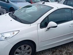 Weiß Gebraucht 2009 Peugeot 207 CC Cabrio | 2.290 € (Superpreis)