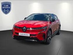 Rot (dezirrot metallic, black pearlschwarz ) Gebraucht 2023 Renault Mégane Iconic Limousine | 31.880 € (Fairer Preis)