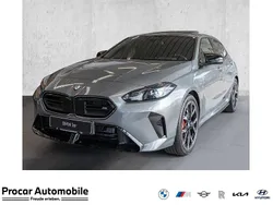 Grau Neu 2025 BMW M135 Performance Kleinwagen | 59.900 € (Etwas zu teuer)