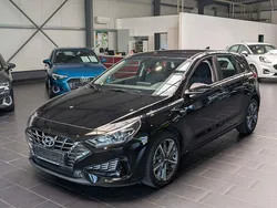 Schwarz Gebraucht 2023 Hyundai i30 Trend Limousine | 15.900 € (Fairer Preis)