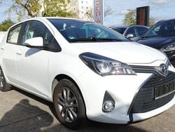 Weiß Gebraucht 2015 Toyota Yaris Comfort Limousine | 8.990 € (Guter Preis)