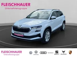 Weiss Gebraucht 2024 Skoda Karoq Selection SUV | 30.490 € (Guter Preis)