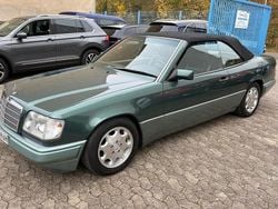 Grün Gebraucht 1994 Mercedes E320 Cabrio | 39.900 €