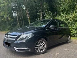 Schwarz Gebraucht 2012 Mercedes B200 Van / Kleinbus | 12.000 € (Teuer)
