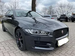 Grau Gebraucht 2017 Jaguar XE R-Sport Limousine | 14.700 € (Fairer Preis)