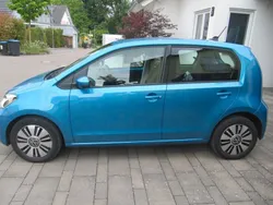 Blau Gebraucht 2021 VW e-up! Kleinwagen | 11.800 € (Fairer Preis)