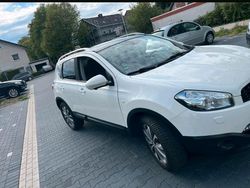 Weiß Gebraucht 2013 Nissan Qashqai SUV | 8.300 € (Etwas zu teuer)
