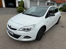Weiß Gebraucht 2012 Opel Astra Color Edition Limousine | 5.900 € (Fairer Preis)