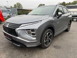 Grau Gebraucht 2022 Mitsubishi Eclipse Cross Plus SUV | 23.900 € (Guter Preis)
