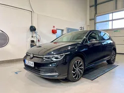 Schwarz Gebraucht 2021 VW Golf VIII Life Limousine | 20.300 € (Fairer Preis)