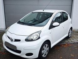 Weiß Gebraucht 2010 Toyota Aygo Kleinwagen | 2.200 € (Fairer Preis)