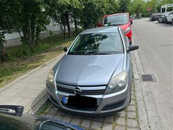 Grau Gebraucht 2004 Opel Astra Limousine | 2.799 € (Fairer Preis)