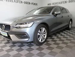 Grau Gebraucht 2018 Volvo V60 Momentum Kombi | 18.599 € (Fairer Preis)