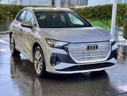 Grau Gebraucht 2022 Audi Q4 Sportback e-tron Sport SUV | 24.750 € (Guter Preis)