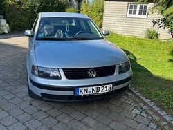 Silber Gebraucht 1998 VW Passat Basis Limousine | 2.600 € (Etwas zu teuer)