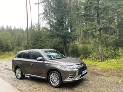 Braun Gebraucht 2020 Mitsubishi Outlander P-HEV SUV | 19.900 €