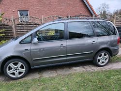 Grau Gebraucht 2009 VW Sharan Van / Kleinbus | 2.600 € (Fairer Preis)