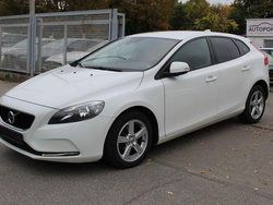 Ice white Gebraucht 2016 Volvo V40 Kinetic Kombi | 8.900 € (Fairer Preis)