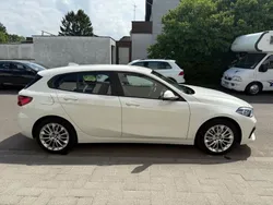 Weiß Gebraucht 2021 BMW 118 Sport Line Kleinwagen | 20.900 € (Fairer Preis)