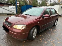 Rot Gebraucht 2004 Opel Astra Limousine | 2.586 € (Fairer Preis)