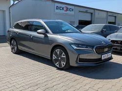 Grau Gebraucht 2024 Skoda Superb Selection Limousine | 38.950 € (Superpreis)