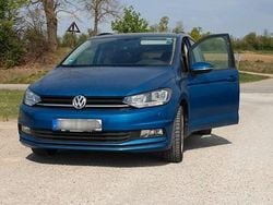 Blau Gebraucht 2017 VW Touran Trendline Van / Kleinbus | 14.999 € (Fairer Preis)