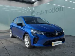 Blau Gebraucht 2024 Renault Clio V Evolution Limousine | 18.494 € (Teuer)